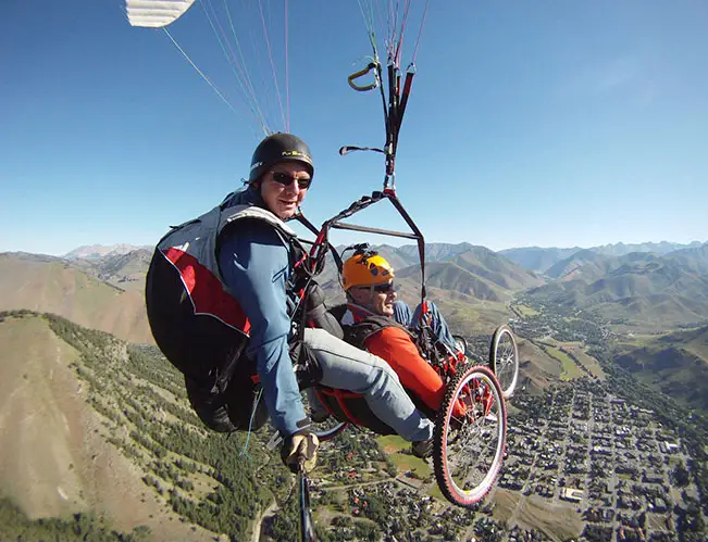 Paragliding no problem for LiveAbility SA.